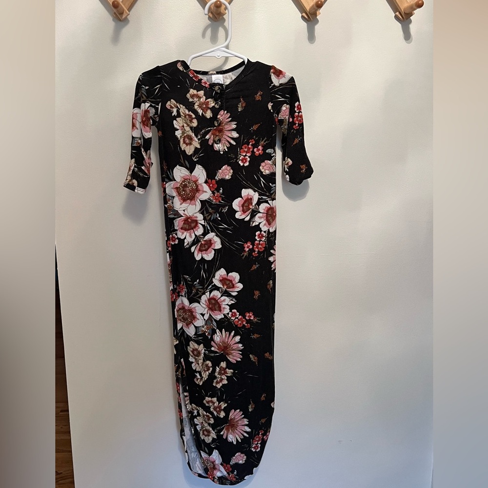 Lou Lou and Company knotted sleep gown! Excellent condition